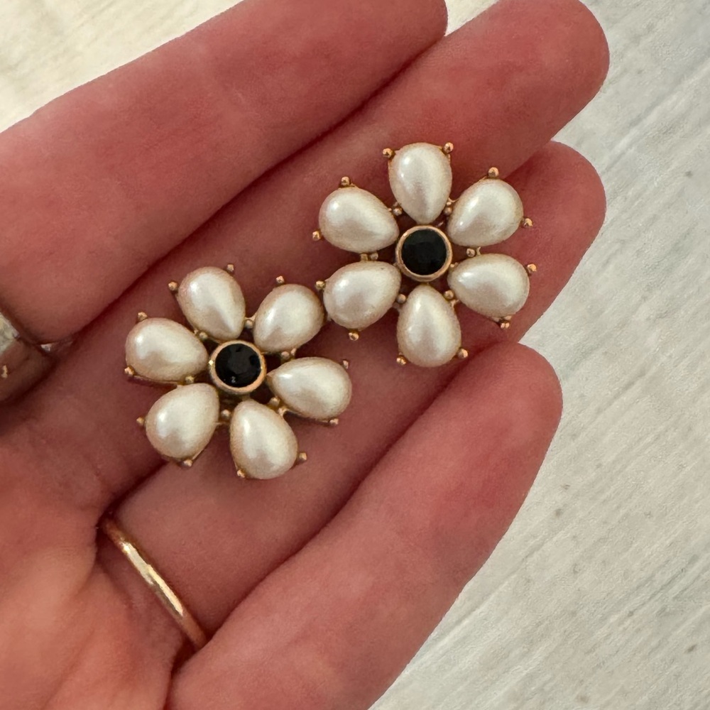 Kate Spade White and Black Floral Earrings in Gold Setting